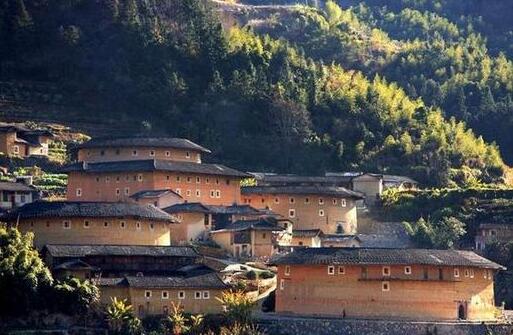 人少景美！五一小長假最適合出游的的當(dāng)?shù)? class=